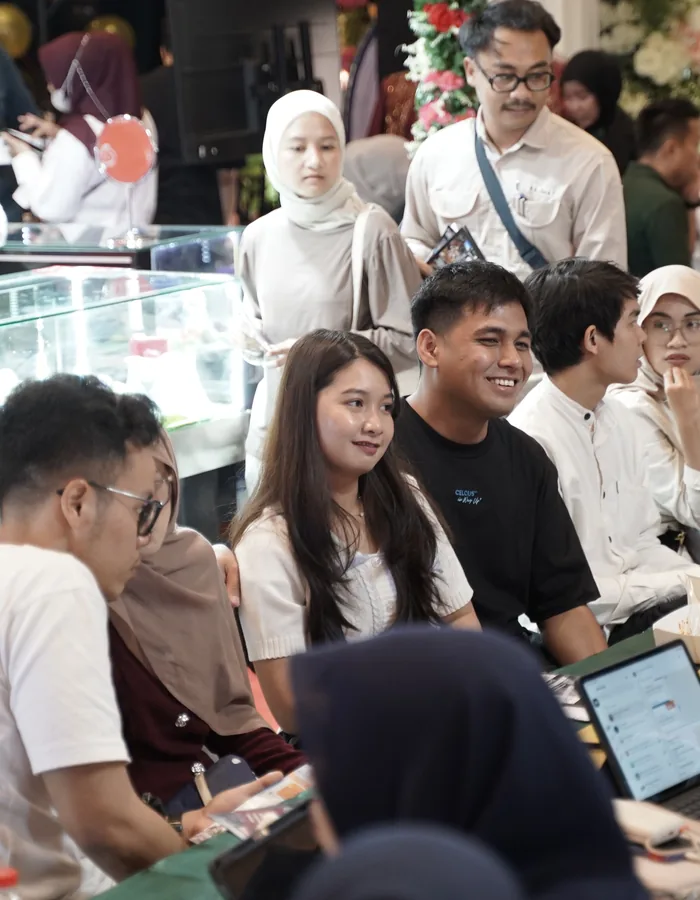 Bingkai foto pernikahan di booth dokumentasi