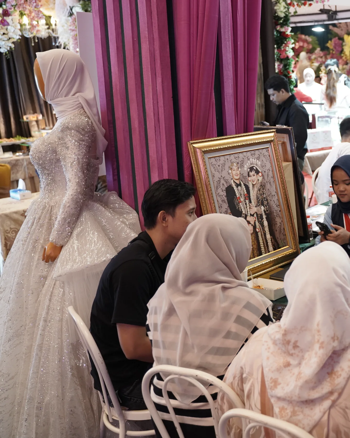 Gaun pengantin dan referensi busana di booth BWF