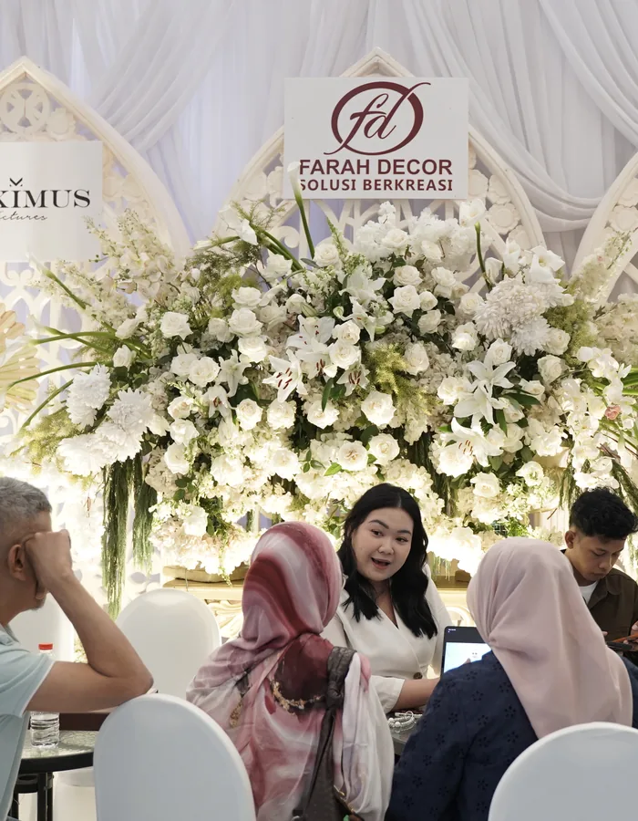 Dekorasi pelaminan di area pameran BWF